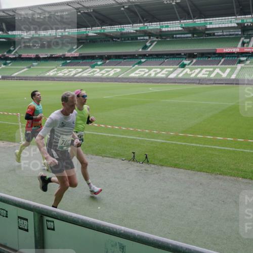 05.10.2025 - 20. swb-Marathon Bremen Michael Burmester http://msf.ph/oto/9275526 05.10.2025 12:52:07 Laufen im Stadion 754, 914, 1029, 1120, 1314, 1550, 1552, 1748, 1926, 2283, 2447, 2595, 3033, 3041, 3178, 3626, 4260, 4362, 4652, 4687, 4781, 5068, 5108, 5416, 5459, 5675, 5847, 5910, 6367, 6773, 7012, 7031, 7293, 7313, 7419, 7713, 8066, 8218, 8534, 8558, 8701, 8740, 8780, 9115, 503, 750, 1064, 1499, 1577, 1701, 1909, 1911, 2279, 2350, 2493, 2526, 3661, 4104, 4654, 5551, 6066, 6210, 6775, 7723, 8682, 8780 meine-sportfotos.de