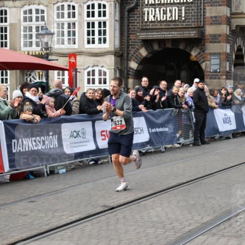 05.10.2025 - 20. swb-Marathon Bremen Yannick Fuchs http://msf.ph/oto/9275532 05.10.2025 12:36:37 Ziel 1632 meine-sportfotos.de