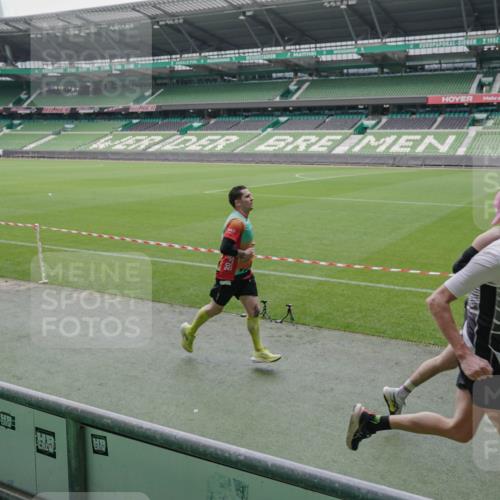 05.10.2025 - 20. swb-Marathon Bremen Michael Burmester http://msf.ph/oto/9275536 05.10.2025 12:52:07 Laufen im Stadion 754, 914, 1029, 1120, 1314, 1550, 1552, 1748, 1926, 2283, 2447, 2595, 3033, 3041, 3178, 3626, 4260, 4362, 4652, 4687, 4781, 5068, 5108, 5416, 5459, 5675, 5847, 5910, 6367, 6773, 7012, 7031, 7293, 7313, 7419, 7713, 8066, 8218, 8534, 8558, 8701, 8740, 8780, 9115, 503, 750, 1064, 1499, 1577, 1701, 1909, 1911, 2279, 2350, 2493, 2526, 3661, 4104, 4654, 5551, 6066, 6210, 6775, 7723, 8682, 8780 meine-sportfotos.de
