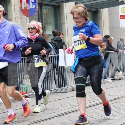 05.10.2025 - 20. swb-Marathon Bremen Strokosch-Dieckow http://msf.ph/oto/9275539 05.10.2025 11:13:34 Ziel 7014, 7410, 9012, 9242, 9342, 9631, 9667, 9899, 9946, 10000, 10036, 10040, 10364, 10512, 10574, 10671, 10705, 10707, 10721, 10756, 10842, 10957, 11060, 11068, 11264, 11385, 11541, 11548, 11652, 11653, 7014, 7410, 9012, 9242, 9342, 9631, 9667, 9899, 9946, 10000, 10036, 10040, 10364, 10512, 10574, 10671, 10705, 10707, 10721, 10756, 10842, 10957, 11060, 11068, 11264, 11385, 11541, 11548, 11652, 11653 meine-sportfotos.de