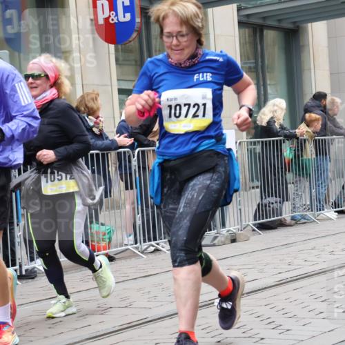 05.10.2025 - 20. swb-Marathon Bremen Strokosch-Dieckow http://msf.ph/oto/9275550 05.10.2025 11:13:34 Ziel 7014, 7410, 9012, 9242, 9342, 9631, 9667, 9899, 9946, 10000, 10036, 10040, 10364, 10512, 10574, 10671, 10705, 10707, 10721, 10756, 10842, 10957, 11060, 11068, 11264, 11385, 11541, 11548, 11652, 11653, 7014, 7410, 9012, 9242, 9342, 9631, 9667, 9899, 9946, 10000, 10036, 10040, 10364, 10512, 10574, 10671, 10705, 10707, 10721, 10756, 10842, 10957, 11060, 11068, 11264, 11385, 11541, 11548, 11652, 11653 meine-sportfotos.de