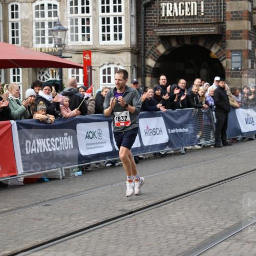05.10.2025 - 20. swb-Marathon Bremen Yannick Fuchs http://msf.ph/oto/9275552 05.10.2025 12:36:37 Ziel 1632 meine-sportfotos.de