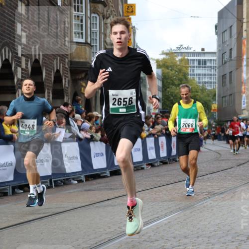 05.10.2025 - 20. swb-Marathon Bremen Strokosch-Dieckow http://msf.ph/oto/9275554 05.10.2025 13:04:11 Ziel 329, 706, 2068, 2482, 2643, 2656, 4848, 7900 meine-sportfotos.de