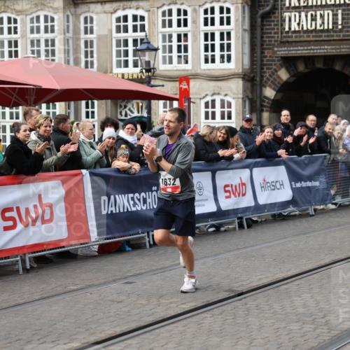 05.10.2025 - 20. swb-Marathon Bremen Yannick Fuchs http://msf.ph/oto/9275561 05.10.2025 12:36:37 Ziel 1632 meine-sportfotos.de