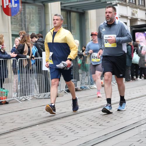 05.10.2025 - 20. swb-Marathon Bremen Strokosch-Dieckow http://msf.ph/oto/9275562 05.10.2025 11:13:36 Ziel 7014, 7410, 9012, 9342, 9380, 9631, 9667, 9899, 9946, 10000, 10036, 10040, 10364, 10491, 10512, 10671, 10705, 10721, 10756, 10842, 10957, 11060, 11068, 11264, 11541, 11548, 11652, 11653, 7014, 7410, 9012, 9342, 9380, 9631, 9667, 9899, 9946, 10000, 10036, 10040, 10364, 10491, 10512, 10671, 10705, 10721, 10756, 10842, 10957, 11060, 11068, 11264, 11541, 11548, 11652, 11653 meine-sportfotos.de