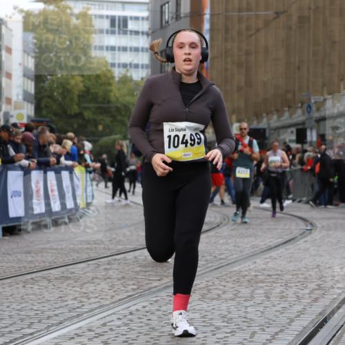 05.10.2025 - 20. swb-Marathon Bremen Strokosch-Dieckow http://msf.ph/oto/9275565 05.10.2025 11:12:06 Ziel 9526, 9675, 9726, 9911, 10463, 10499, 10849 meine-sportfotos.de