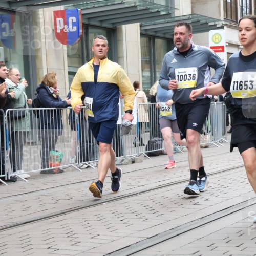 05.10.2025 - 20. swb-Marathon Bremen Strokosch-Dieckow http://msf.ph/oto/9275578 05.10.2025 11:13:36 Ziel 7014, 7410, 9012, 9342, 9380, 9631, 9667, 9899, 9946, 10000, 10036, 10040, 10364, 10491, 10512, 10671, 10705, 10721, 10756, 10842, 10957, 11060, 11068, 11264, 11541, 11548, 11652, 11653, 7014, 7410, 9012, 9342, 9380, 9631, 9667, 9899, 9946, 10000, 10036, 10040, 10364, 10491, 10512, 10671, 10705, 10721, 10756, 10842, 10957, 11060, 11068, 11264, 11541, 11548, 11652, 11653 meine-sportfotos.de