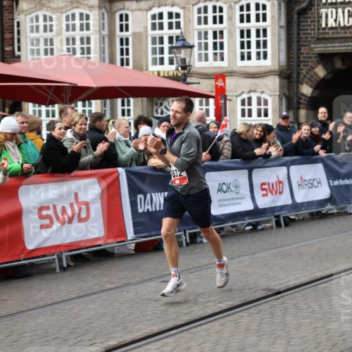 05.10.2025 - 20. swb-Marathon Bremen Yannick Fuchs http://msf.ph/oto/9275582 05.10.2025 12:36:37 Ziel 1632 meine-sportfotos.de