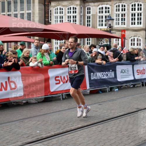 05.10.2025 - 20. swb-Marathon Bremen Yannick Fuchs http://msf.ph/oto/9275585 05.10.2025 12:36:37 Ziel 1632 meine-sportfotos.de