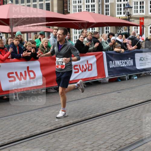 05.10.2025 - 20. swb-Marathon Bremen Yannick Fuchs http://msf.ph/oto/9275607 05.10.2025 12:36:38 Ziel 1632 meine-sportfotos.de