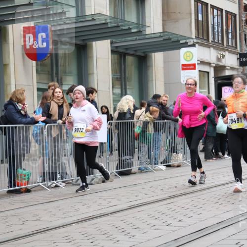 05.10.2025 - 20. swb-Marathon Bremen Strokosch-Dieckow http://msf.ph/oto/9275629 05.10.2025 11:13:39 Ziel 7014, 7410, 9012, 9342, 9380, 9631, 9667, 9946, 10000, 10036, 10491, 10512, 10671, 10721, 10756, 10842, 11036, 11541, 11548, 11652, 11653, 7014, 7410, 9012, 9342, 9380, 9631, 9667, 9946, 10000, 10036, 10491, 10512, 10671, 10721, 10756, 10842, 11036, 11541, 11548, 11652, 11653 meine-sportfotos.de