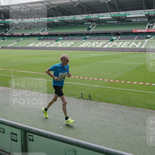 05.10.2025 - 20. swb-Marathon Bremen Michael Burmester http://msf.ph/oto/9275632 05.10.2025 12:52:31 Laufen im Stadion 550, 590, 615, 793, 1029, 1298, 1431, 1550, 1552, 1600, 2595, 3033, 3041, 3178, 3626, 4218, 4362, 4746, 4805, 4914, 4935, 5068, 5108, 5416, 5447, 5459, 5561, 5675, 6367, 6630, 6677, 7012, 7031, 7277, 7293, 7313, 7416, 7419, 7634, 7773, 7975, 8218, 8297, 8349, 8431, 8534, 8558, 8580, 8701, 8921, 9115, 10338, 754, 914, 1120, 1748, 1926, 2283, 2447, 4652, 4781, 5847, 5910, 6773, 7713, 8740 meine-sportfotos.de