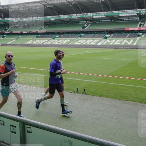 05.10.2025 - 20. swb-Marathon Bremen Michael Burmester http://msf.ph/oto/9275640 05.10.2025 12:52:32 Laufen im Stadion 550, 590, 615, 793, 1029, 1298, 1431, 1550, 1552, 1600, 2595, 3033, 3041, 3178, 3626, 4218, 4362, 4746, 4805, 4914, 4935, 5068, 5108, 5416, 5447, 5459, 5561, 5675, 6367, 6630, 6677, 7012, 7031, 7277, 7293, 7313, 7416, 7419, 7634, 7773, 7975, 8218, 8297, 8349, 8431, 8534, 8558, 8580, 8701, 8921, 9115, 10338, 754, 914, 1120, 1748, 1926, 2283, 2447, 4652, 4781, 5847, 5910, 6773, 7713, 8740 meine-sportfotos.de