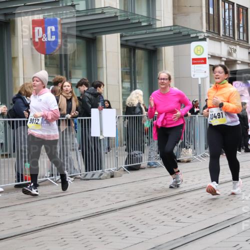05.10.2025 - 20. swb-Marathon Bremen Strokosch-Dieckow http://msf.ph/oto/9275642 05.10.2025 11:13:40 Ziel 7014, 7410, 9012, 9342, 9380, 9631, 9667, 9946, 10000, 10036, 10491, 10512, 10671, 10721, 10756, 10842, 11036, 11541, 11548, 11652, 11653, 7014, 7410, 9012, 9342, 9380, 9631, 9667, 9946, 10000, 10036, 10491, 10512, 10671, 10721, 10756, 10842, 11036, 11541, 11548, 11652, 11653 meine-sportfotos.de