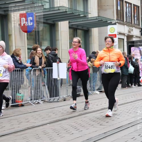 05.10.2025 - 20. swb-Marathon Bremen Strokosch-Dieckow http://msf.ph/oto/9275657 05.10.2025 11:13:41 Ziel 7014, 7410, 9012, 9342, 9380, 9631, 9667, 9946, 10000, 10036, 10491, 10512, 10671, 10721, 10756, 10842, 11036, 11541, 11548, 11652, 11653, 7014, 7410, 9012, 9342, 9380, 9631, 9667, 9946, 10000, 10036, 10491, 10512, 10671, 10721, 10756, 10842, 11036, 11541, 11548, 11652, 11653 meine-sportfotos.de