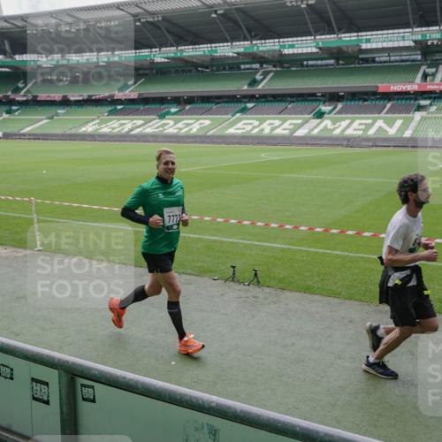 05.10.2025 - 20. swb-Marathon Bremen Michael Burmester http://msf.ph/oto/9275660 05.10.2025 12:52:33 Laufen im Stadion 550, 590, 615, 793, 1029, 1298, 1431, 1550, 1552, 1600, 2595, 3033, 3041, 3178, 3626, 4218, 4362, 4746, 4805, 4914, 4935, 5068, 5108, 5416, 5447, 5459, 5561, 5675, 5866, 6367, 6630, 6677, 7012, 7031, 7277, 7293, 7313, 7416, 7419, 7634, 7773, 7975, 8218, 8297, 8349, 8431, 8534, 8558, 8580, 8701, 8921, 9115, 10338, 754, 914, 1120, 1748, 1926, 2283, 2447, 4652, 4781, 5847, 5910, 6773, 8740 meine-sportfotos.de