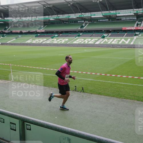 05.10.2025 - 20. swb-Marathon Bremen Michael Burmester http://msf.ph/oto/9275667 05.10.2025 12:52:35 Laufen im Stadion 550, 590, 615, 793, 1029, 1298, 1367, 1431, 1550, 1552, 1600, 2072, 2595, 3033, 3041, 3178, 3626, 4218, 4362, 4573, 4746, 4805, 4914, 4935, 5068, 5108, 5416, 5447, 5459, 5561, 5675, 5866, 6367, 6630, 6677, 7012, 7031, 7277, 7293, 7313, 7416, 7419, 7634, 7773, 7975, 8218, 8297, 8349, 8431, 8534, 8558, 8580, 8701, 8921, 9115, 10338, 754, 914, 1120, 1926, 2283, 2447, 3178, 4652, 4781, 5108, 5847, 6773, 8740 meine-sportfotos.de