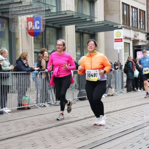 05.10.2025 - 20. swb-Marathon Bremen Strokosch-Dieckow http://msf.ph/oto/9275685 05.10.2025 11:13:41 Ziel 7014, 7410, 9012, 9342, 9380, 9631, 9667, 9946, 10000, 10036, 10491, 10512, 10671, 10721, 10756, 10842, 11036, 11541, 11548, 11652, 11653, 7014, 7410, 9012, 9342, 9380, 9631, 9667, 9946, 10000, 10036, 10491, 10512, 10671, 10721, 10756, 10842, 11036, 11541, 11548, 11652, 11653 meine-sportfotos.de