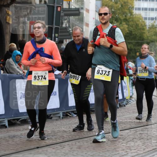 05.10.2025 - 20. swb-Marathon Bremen Strokosch-Dieckow http://msf.ph/oto/9275696 05.10.2025 11:12:15 Ziel 9373, 9374, 9911, 10622, 10899, 11085, 11535 meine-sportfotos.de
