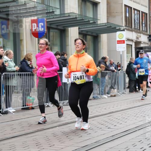 05.10.2025 - 20. swb-Marathon Bremen Strokosch-Dieckow http://msf.ph/oto/9275699 05.10.2025 11:13:41 Ziel 7014, 7410, 9012, 9342, 9380, 9631, 9667, 9946, 10000, 10036, 10491, 10512, 10671, 10721, 10756, 10842, 11036, 11541, 11548, 11652, 11653, 7014, 7410, 9012, 9342, 9380, 9631, 9667, 9946, 10000, 10036, 10491, 10512, 10671, 10721, 10756, 10842, 11036, 11541, 11548, 11652, 11653 meine-sportfotos.de