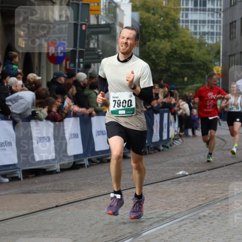 05.10.2025 - 20. swb-Marathon Bremen Strokosch-Dieckow http://msf.ph/oto/9275710 05.10.2025 13:04:16 Ziel 329, 706, 2068, 2643, 3320, 6295, 7735, 7900 meine-sportfotos.de