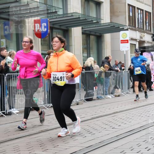 05.10.2025 - 20. swb-Marathon Bremen Strokosch-Dieckow http://msf.ph/oto/9275711 05.10.2025 11:13:42 Ziel 7014, 7410, 9012, 9342, 9380, 9631, 9667, 9946, 10000, 10036, 10491, 10512, 10671, 10721, 10756, 10842, 11036, 11541, 11548, 11652, 11653, 7014, 7410, 9012, 9342, 9380, 9631, 9667, 9946, 10000, 10036, 10491, 10512, 10671, 10721, 10756, 10842, 11036, 11541, 11548, 11652, 11653 meine-sportfotos.de