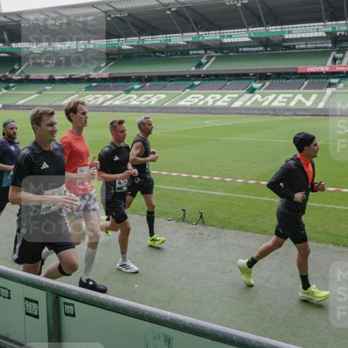 05.10.2025 - 20. swb-Marathon Bremen Michael Burmester http://msf.ph/oto/9275712 05.10.2025 12:52:41 Laufen im Stadion 550, 590, 615, 793, 832, 1298, 1367, 1431, 1550, 1552, 1600, 2072, 2075, 2595, 3033, 3041, 3626, 4132, 4218, 4362, 4573, 4746, 4805, 4914, 4935, 5169, 5447, 5459, 5561, 5675, 5866, 6367, 6630, 6677, 7012, 7031, 7277, 7293, 7416, 7634, 7773, 7975, 8218, 8297, 8349, 8431, 8558, 8580, 8701, 8921, 9115, 10338, 754, 914, 1029, 1926, 3178, 4652, 4781, 5068, 5108, 5416, 5847, 6773, 7031, 7313, 7419, 8534 meine-sportfotos.de