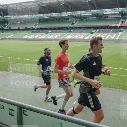 05.10.2025 - 20. swb-Marathon Bremen Michael Burmester http://msf.ph/oto/9275718 05.10.2025 12:52:42 Laufen im Stadion 550, 590, 615, 793, 832, 1298, 1367, 1431, 1550, 1552, 1600, 2072, 2075, 2595, 3033, 3041, 3626, 4132, 4218, 4362, 4573, 4746, 4805, 4914, 4935, 5169, 5447, 5459, 5561, 5675, 5866, 6367, 6630, 6677, 7012, 7277, 7293, 7416, 7634, 7773, 7975, 8218, 8297, 8349, 8431, 8558, 8580, 8701, 8921, 9115, 10338, 754, 1029, 1926, 3178, 4652, 4781, 5068, 5108, 5416, 5847, 6773, 7031, 7313, 7419, 8534 meine-sportfotos.de