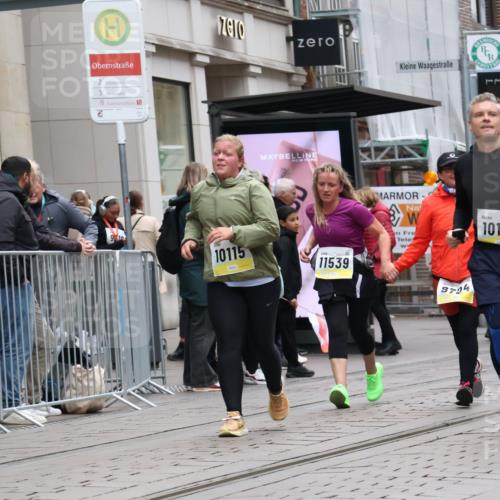 05.10.2025 - 20. swb-Marathon Bremen Strokosch-Dieckow http://msf.ph/oto/9275739 05.10.2025 11:13:46 Ziel 7014, 7410, 9012, 9342, 9380, 9631, 9667, 9695, 9724, 10000, 10036, 10114, 10115, 10491, 10512, 10721, 10756, 11036, 11135, 11539, 11541, 11548, 11555, 11652, 11653, 7014, 7410, 9012, 9342, 9380, 9631, 9667, 9695, 9724, 10000, 10036, 10114, 10115, 10491, 10512, 10721, 10756, 11036, 11135, 11539, 11541, 11548, 11555, 11652, 11653 meine-sportfotos.de