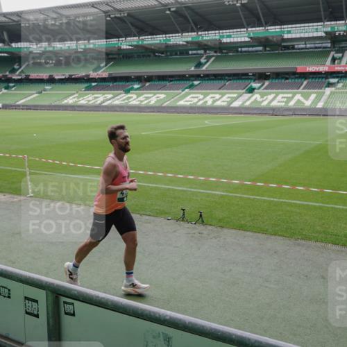 05.10.2025 - 20. swb-Marathon Bremen Michael Burmester http://msf.ph/oto/9275782 05.10.2025 12:52:55 Laufen im Stadion 248, 550, 590, 615, 793, 832, 1298, 1367, 1431, 1552, 1600, 1667, 2072, 2075, 2595, 3033, 4132, 4218, 4362, 4573, 4729, 4746, 4805, 4914, 4935, 5169, 5447, 5459, 5561, 5579, 5675, 5866, 6492, 6630, 6677, 7277, 7416, 7634, 7773, 7975, 8238, 8297, 8349, 8431, 8462, 8580, 8701, 8921, 9115, 10338, 1029, 1550, 3041, 3178, 3626, 5068, 5108, 5416, 6367, 7012, 7031, 7293, 7313, 7419, 8218, 8534, 8558, 8701, 9115 meine-sportfotos.de