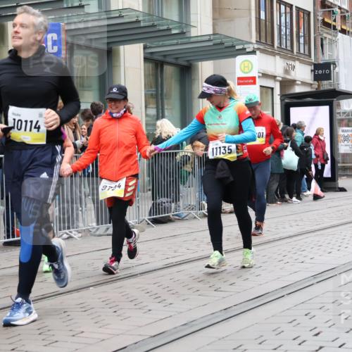 05.10.2025 - 20. swb-Marathon Bremen Strokosch-Dieckow http://msf.ph/oto/9275794 05.10.2025 11:13:50 Ziel 9012, 9342, 9380, 9631, 9667, 9695, 9724, 9818, 9819, 10000, 10036, 10114, 10115, 10201, 10491, 10512, 10721, 10832, 11036, 11135, 11539, 11541, 11548, 11555, 9012, 9342, 9380, 9631, 9667, 9695, 9724, 9818, 9819, 10000, 10036, 10114, 10115, 10201, 10491, 10512, 10721, 10832, 11036, 11135, 11539, 11541, 11548, 11555 meine-sportfotos.de