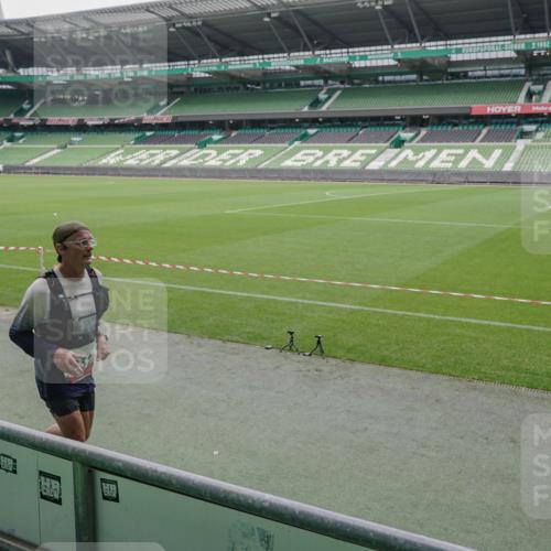 05.10.2025 - 20. swb-Marathon Bremen Michael Burmester http://msf.ph/oto/9275801 05.10.2025 12:52:59 Laufen im Stadion 248, 550, 590, 615, 793, 832, 1298, 1367, 1431, 1552, 1600, 1667, 2072, 2075, 4132, 4218, 4362, 4573, 4729, 4746, 4805, 4914, 4935, 5169, 5447, 5459, 5561, 5579, 5866, 6492, 6630, 6677, 7277, 7416, 7634, 7773, 7975, 8238, 8297, 8349, 8431, 8462, 8580, 8921, 10338, 1550, 2595, 3033, 3041, 3626, 5675, 6367, 7012, 7031, 7293, 7313, 8218, 8534, 8558, 8701, 9115 meine-sportfotos.de