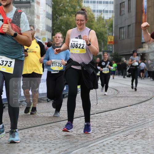 05.10.2025 - 20. swb-Marathon Bremen Strokosch-Dieckow http://msf.ph/oto/9275805 05.10.2025 11:12:17 Ziel 9373, 9374, 9911, 10622, 10899, 11085, 11535 meine-sportfotos.de