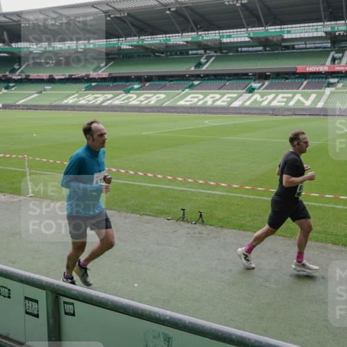 05.10.2025 - 20. swb-Marathon Bremen Michael Burmester http://msf.ph/oto/9275824 05.10.2025 12:53:05 Laufen im Stadion 248, 550, 590, 615, 793, 832, 869, 1298, 1367, 1431, 1538, 1600, 1667, 2072, 2075, 3553, 4132, 4218, 4573, 4729, 4746, 4805, 4914, 4935, 5169, 5447, 5561, 5579, 5866, 6492, 6630, 6677, 7255, 7277, 7408, 7416, 7634, 7773, 7975, 8238, 8297, 8349, 8431, 8462, 8580, 8709, 8921, 10338, 1550, 1552, 2595, 3033, 3041, 3626, 4362, 5459, 5675, 6367, 7012, 7293, 8218, 8558, 8701, 9115 meine-sportfotos.de