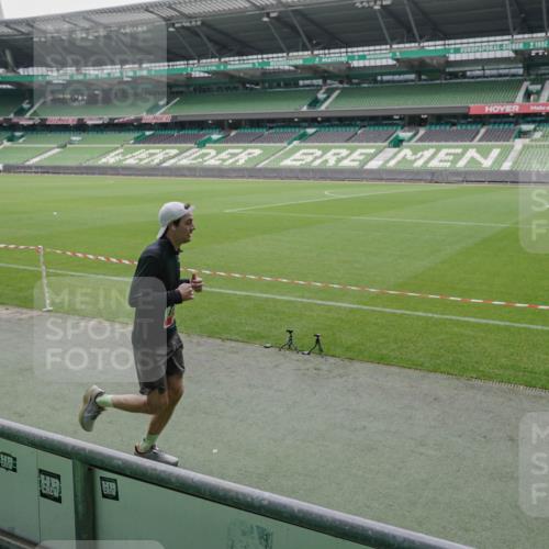 05.10.2025 - 20. swb-Marathon Bremen Michael Burmester http://msf.ph/oto/9275832 05.10.2025 12:53:08 Laufen im Stadion 248, 550, 590, 615, 793, 832, 869, 1298, 1367, 1431, 1538, 1600, 1667, 1868, 2072, 2075, 3553, 4132, 4218, 4573, 4729, 4746, 4805, 4914, 4935, 5169, 5447, 5561, 5579, 5866, 6492, 6630, 6677, 7255, 7277, 7408, 7416, 7634, 7773, 7975, 8238, 8297, 8349, 8431, 8462, 8580, 8709, 8921, 10338, 1550, 1552, 2595, 3033, 3041, 3626, 4362, 5459, 5561, 5675, 6367, 7012, 7293, 8218, 8558, 8701, 9115 meine-sportfotos.de