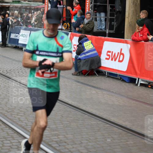 05.10.2025 - 20. swb-Marathon Bremen Yannick Fuchs http://msf.ph/oto/9275833 05.10.2025 12:37:21 Ziel 953 meine-sportfotos.de
