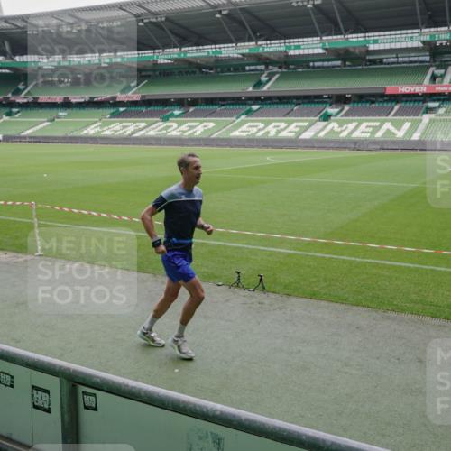 05.10.2025 - 20. swb-Marathon Bremen Michael Burmester http://msf.ph/oto/9275841 05.10.2025 12:53:09 Laufen im Stadion 248, 550, 590, 615, 793, 832, 869, 1298, 1367, 1431, 1538, 1600, 1667, 1868, 2072, 2075, 3553, 4132, 4218, 4573, 4729, 4746, 4805, 4914, 4935, 5169, 5425, 5447, 5579, 5866, 6492, 6630, 6677, 6806, 7255, 7277, 7408, 7416, 7634, 7773, 7975, 8238, 8297, 8349, 8431, 8462, 8580, 8709, 8921, 10338, 1550, 1552, 2595, 3033, 3041, 3626, 4362, 5459, 5561, 5675, 6367, 7012, 7293, 7634, 8218, 8701, 9115 meine-sportfotos.de