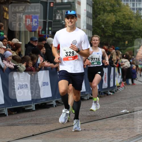 05.10.2025 - 20. swb-Marathon Bremen Strokosch-Dieckow http://msf.ph/oto/9275843 05.10.2025 13:04:19 Ziel 329, 2643, 3320, 6295, 7583, 7735 meine-sportfotos.de