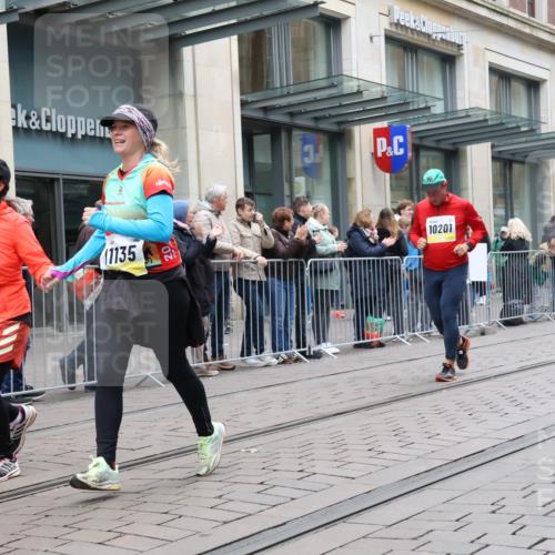 05.10.2025 - 20. swb-Marathon Bremen Strokosch-Dieckow http://msf.ph/oto/9275845 05.10.2025 11:13:53 Ziel 9012, 9342, 9380, 9695, 9724, 9818, 9819, 10114, 10115, 10201, 10491, 10832, 11036, 11135, 11539, 11555, 9012, 9342, 9380, 9695, 9724, 9818, 9819, 10114, 10115, 10201, 10491, 10832, 11036, 11135, 11539, 11555 meine-sportfotos.de