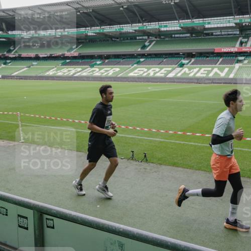 05.10.2025 - 20. swb-Marathon Bremen Michael Burmester http://msf.ph/oto/9275860 05.10.2025 12:53:18 Laufen im Stadion 248, 550, 590, 832, 869, 1164, 1367, 1431, 1538, 1600, 1656, 1667, 1868, 2030, 2050, 2072, 2075, 2288, 3363, 3553, 4132, 4218, 4294, 4573, 4729, 4746, 4805, 4935, 5169, 5425, 5571, 5579, 5866, 5944, 6492, 6677, 6806, 7255, 7408, 7617, 7905, 7975, 8238, 8297, 8349, 8431, 8462, 8499, 8709, 615, 793, 1298, 1552, 4362, 4805, 4914, 5447, 5459, 5561, 5675, 6630, 7277, 7416, 7634, 7773, 8580, 8921, 10338 meine-sportfotos.de