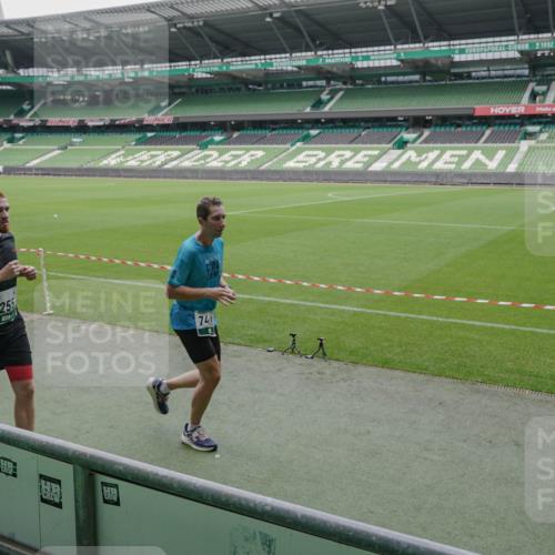 05.10.2025 - 20. swb-Marathon Bremen Michael Burmester http://msf.ph/oto/9275869 05.10.2025 12:53:19 Laufen im Stadion 248, 550, 590, 832, 869, 1009, 1164, 1367, 1431, 1538, 1600, 1656, 1667, 1868, 2030, 2050, 2072, 2075, 2288, 3363, 3553, 4132, 4218, 4294, 4573, 4729, 4746, 4935, 5169, 5425, 5571, 5579, 5866, 5944, 6492, 6677, 6806, 7255, 7408, 7617, 7905, 7975, 8238, 8297, 8349, 8431, 8462, 8499, 8709, 615, 793, 1298, 1552, 4362, 4805, 4914, 5447, 5459, 5561, 6630, 7277, 7416, 7634, 7773, 7975, 8580, 8921, 10338 meine-sportfotos.de