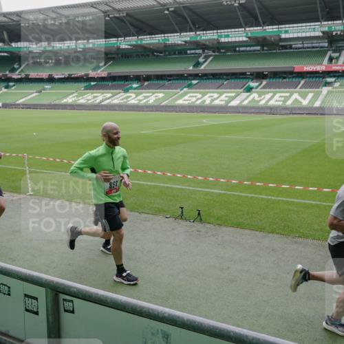 05.10.2025 - 20. swb-Marathon Bremen Michael Burmester http://msf.ph/oto/9275877 05.10.2025 12:53:22 Laufen im Stadion 248, 550, 590, 832, 869, 1009, 1164, 1367, 1431, 1538, 1600, 1656, 1667, 1868, 2030, 2050, 2072, 2075, 2250, 2288, 3363, 3553, 4132, 4218, 4294, 4573, 4729, 4746, 4935, 5169, 5425, 5571, 5579, 5866, 5944, 6492, 6677, 6806, 7255, 7408, 7617, 7905, 8238, 8297, 8431, 8462, 8499, 8709, 615, 793, 1298, 4362, 4805, 4914, 5447, 5561, 6630, 6677, 7277, 7416, 7634, 7773, 7975, 8349, 8580, 8921, 10338 meine-sportfotos.de