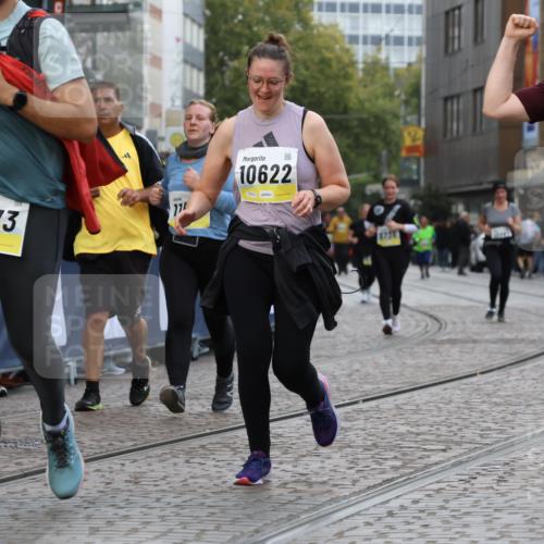 05.10.2025 - 20. swb-Marathon Bremen Strokosch-Dieckow http://msf.ph/oto/9275878 05.10.2025 11:12:17 Ziel 9373, 9374, 9911, 10622, 10899, 11085, 11535 meine-sportfotos.de