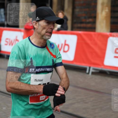05.10.2025 - 20. swb-Marathon Bremen Yannick Fuchs http://msf.ph/oto/9275880 05.10.2025 12:37:21 Ziel 953 meine-sportfotos.de