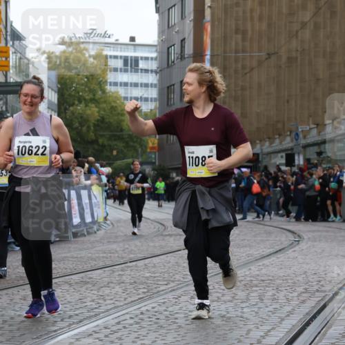 05.10.2025 - 20. swb-Marathon Bremen Strokosch-Dieckow http://msf.ph/oto/9275899 05.10.2025 11:12:18 Ziel 9373, 9374, 10622, 10899, 11085, 11535 meine-sportfotos.de