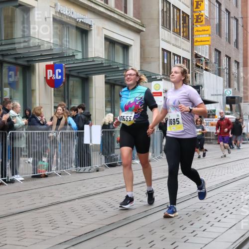 05.10.2025 - 20. swb-Marathon Bremen Strokosch-Dieckow http://msf.ph/oto/9275921 05.10.2025 11:13:58 Ziel 9380, 9695, 9724, 9756, 9818, 9819, 10114, 10115, 10201, 10292, 10491, 10832, 11036, 11072, 11135, 11539, 11555, 9380, 9695, 9724, 9756, 9818, 9819, 10114, 10115, 10201, 10292, 10491, 10832, 11036, 11072, 11135, 11539, 11555 meine-sportfotos.de