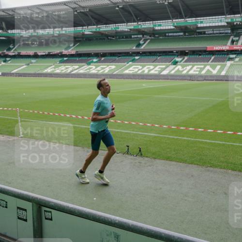 05.10.2025 - 20. swb-Marathon Bremen Michael Burmester http://msf.ph/oto/9275922 05.10.2025 12:53:28 Laufen im Stadion 248, 832, 869, 1009, 1164, 1367, 1428, 1538, 1600, 1656, 1667, 1868, 2030, 2050, 2072, 2075, 2250, 2288, 2871, 3363, 3553, 4132, 4218, 4294, 4573, 4729, 4746, 5169, 5425, 5571, 5579, 5866, 5944, 6492, 6806, 7255, 7408, 7617, 7835, 7905, 8238, 8431, 8462, 8499, 8709, 550, 590, 615, 793, 1298, 1431, 4805, 4914, 4935, 5447, 5561, 6630, 6677, 7277, 7416, 7634, 7773, 7975, 8297, 8349, 8580, 8921, 10338 meine-sportfotos.de