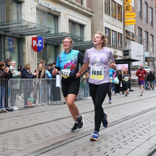 05.10.2025 - 20. swb-Marathon Bremen Strokosch-Dieckow http://msf.ph/oto/9275930 05.10.2025 11:13:59 Ziel 9380, 9695, 9724, 9756, 9818, 9819, 10114, 10115, 10201, 10292, 10491, 10832, 11036, 11072, 11135, 11139, 11539, 11555, 9380, 9695, 9724, 9756, 9818, 9819, 10114, 10115, 10201, 10292, 10491, 10832, 11036, 11072, 11135, 11139, 11539, 11555 meine-sportfotos.de