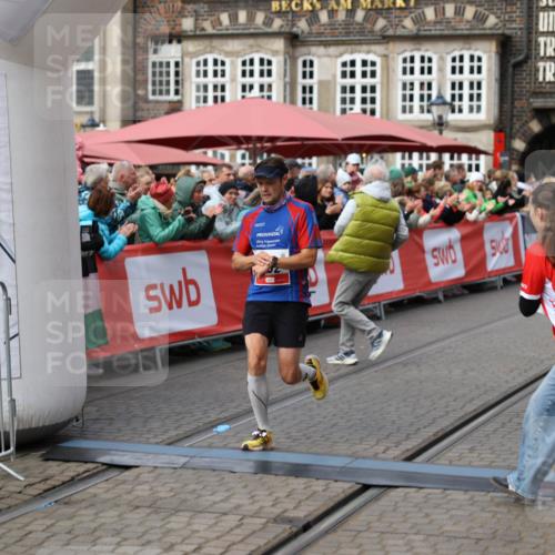 05.10.2025 - 20. swb-Marathon Bremen Yannick Fuchs http://msf.ph/oto/9275944 05.10.2025 12:37:33 Ziel 302 meine-sportfotos.de