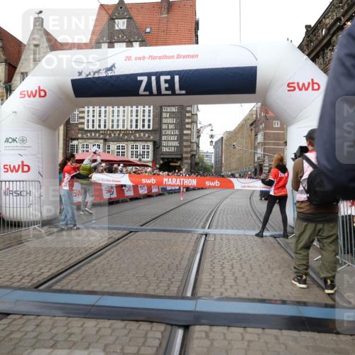 05.10.2025 - 20. swb-Marathon Bremen Yannick Fuchs http://msf.ph/oto/9275948 05.10.2025 12:37:35 Ziel 302, 1101 meine-sportfotos.de